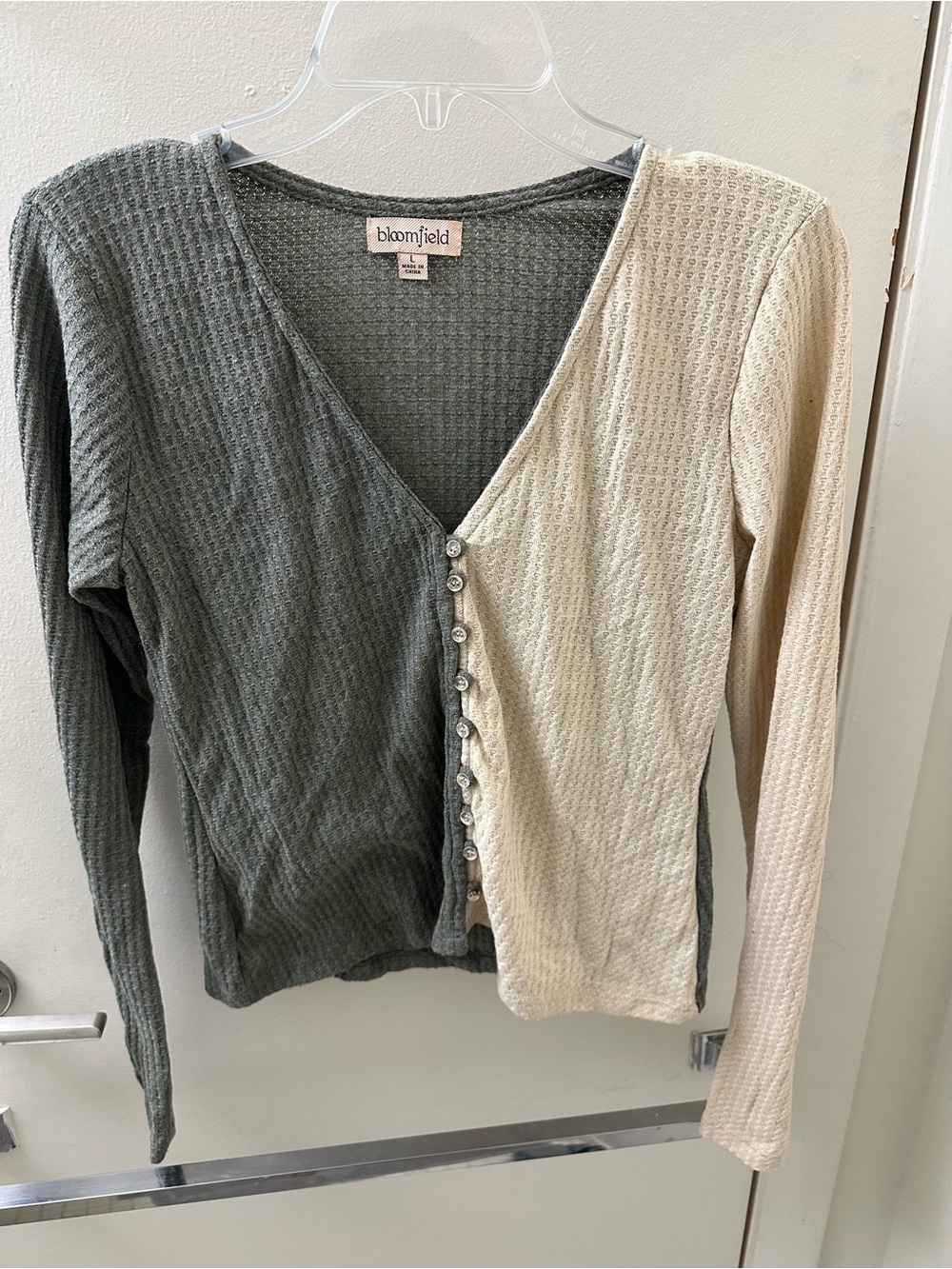 bloomfield Color Block Button Cardigan in Gray & Cream Size Large Like New